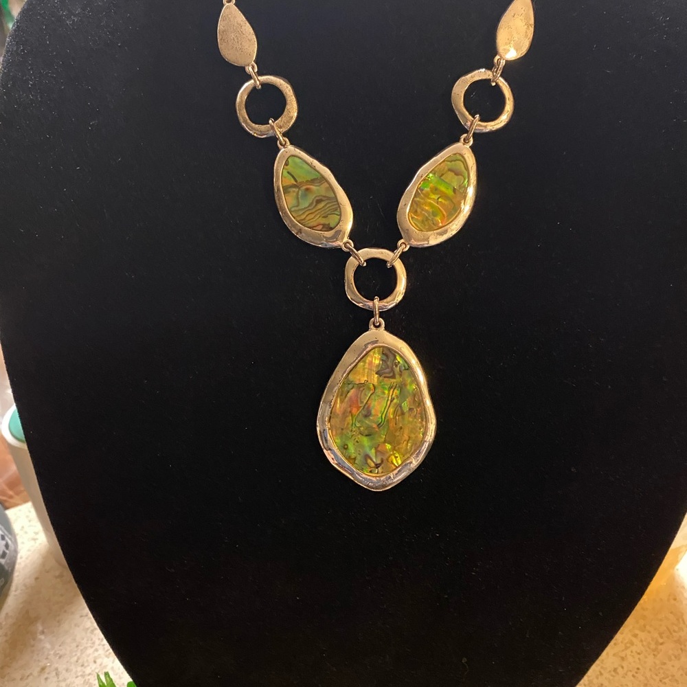 Abalone Shell Necklace - Picture 3 of 3